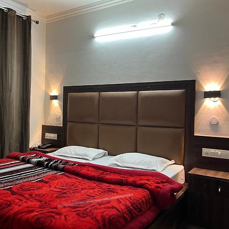 Hotel Premier Mall Road Manali Exteriér fotografie