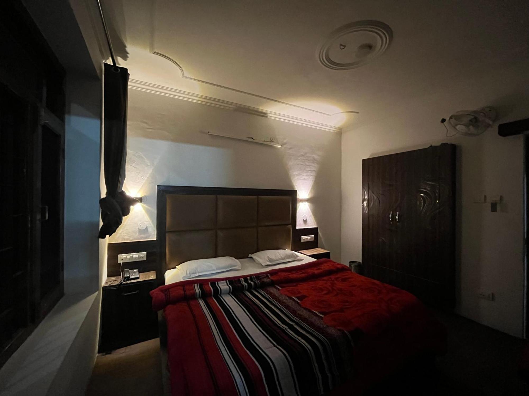 Hotel Premier Mall Road Manali Exteriér fotografie