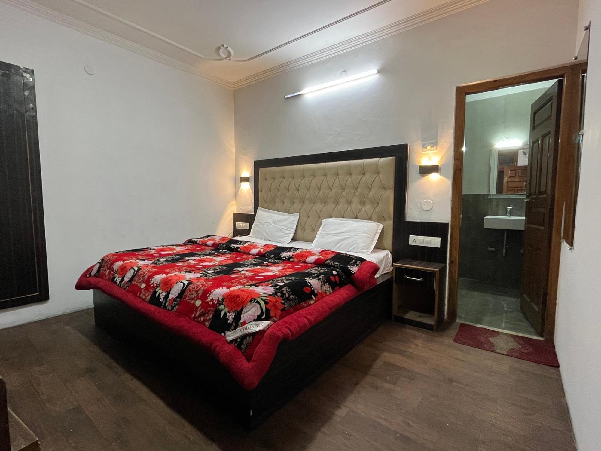 Hotel Premier Mall Road Manali Exteriér fotografie