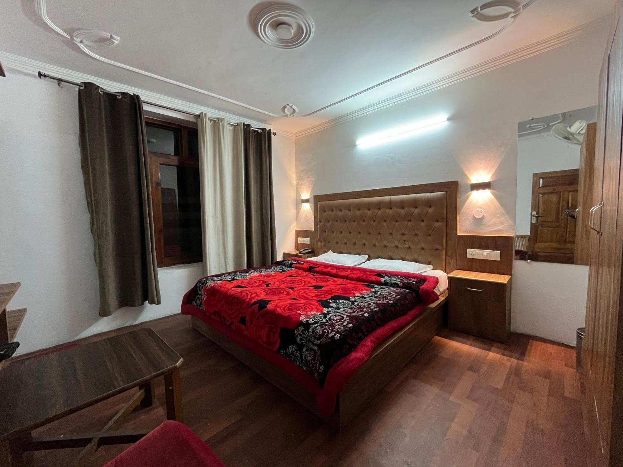 Hotel Premier Mall Road Manali Exteriér fotografie