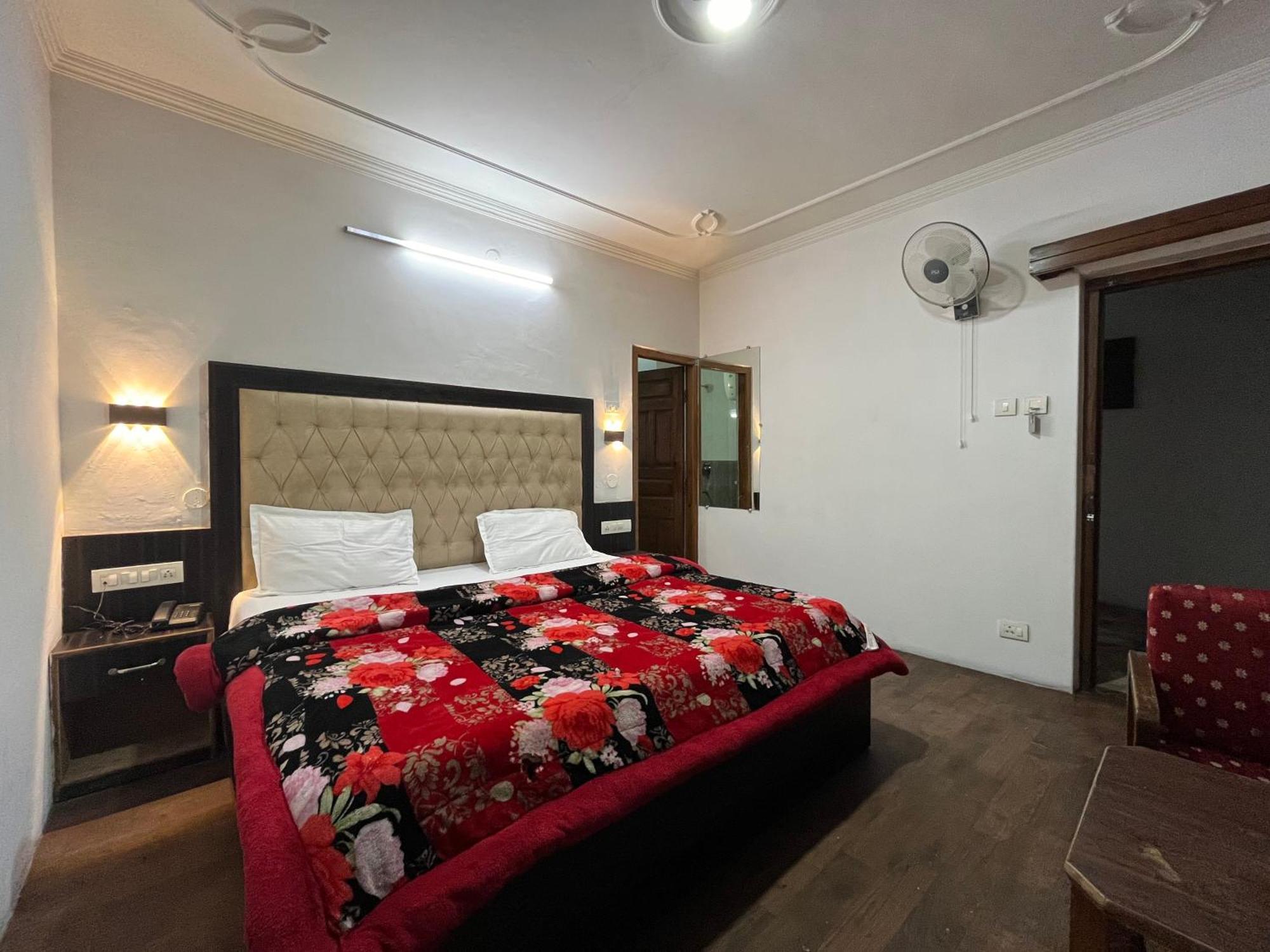 Hotel Premier Mall Road Manali Exteriér fotografie