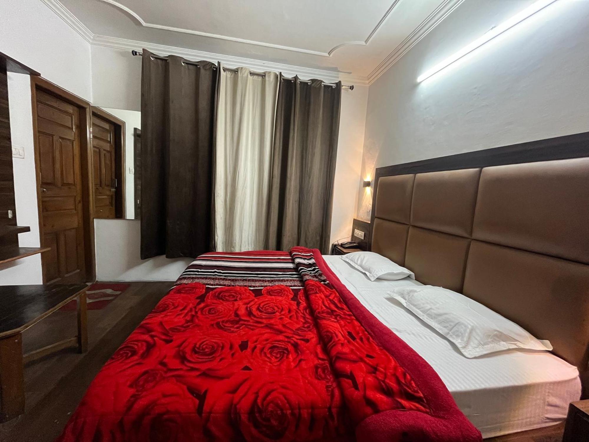 Hotel Premier Mall Road Manali Exteriér fotografie