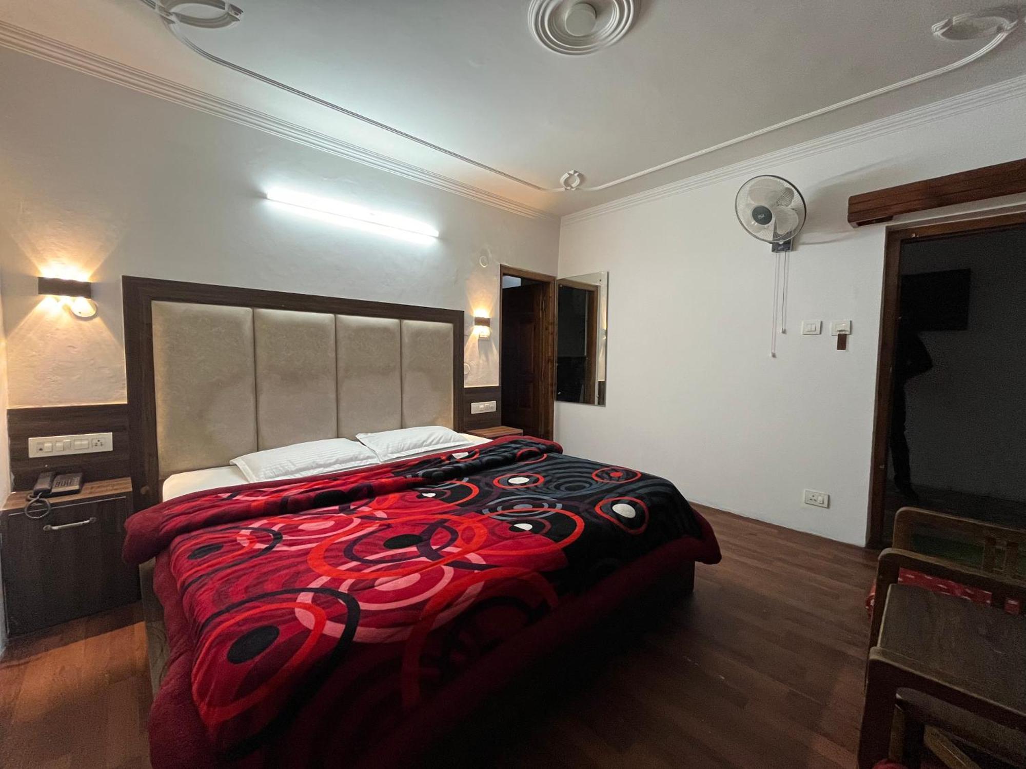 Hotel Premier Mall Road Manali Exteriér fotografie