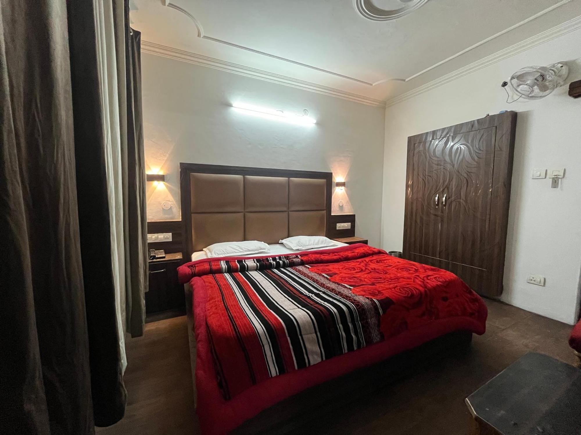 Hotel Premier Mall Road Manali Exteriér fotografie