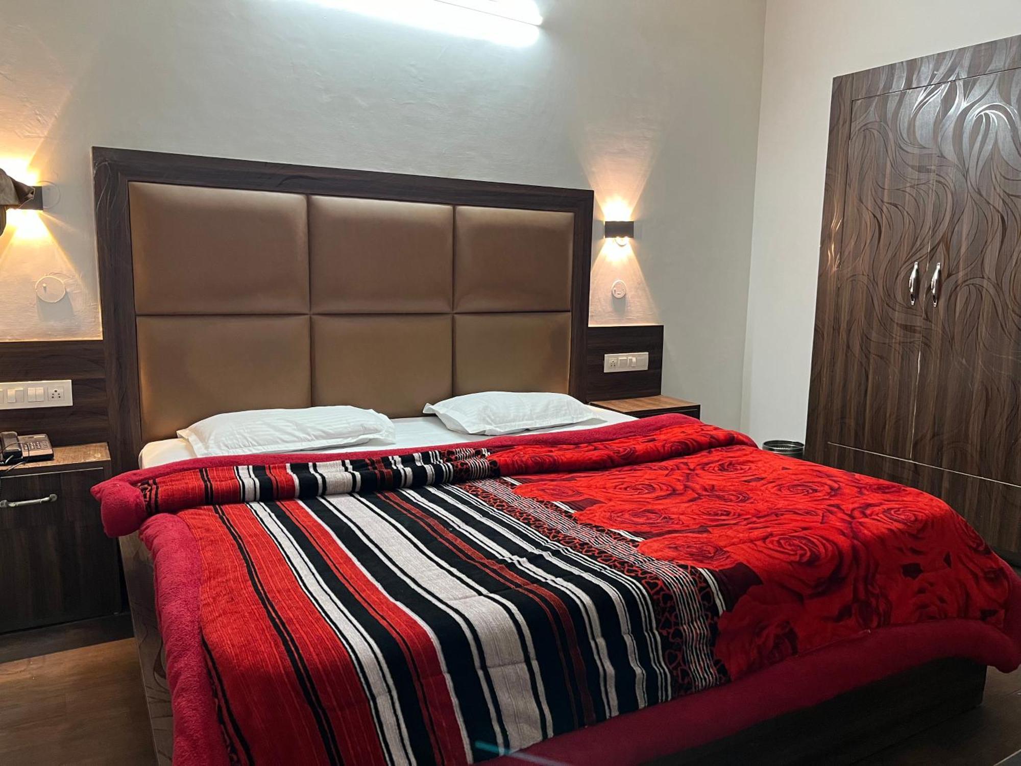Hotel Premier Mall Road Manali Exteriér fotografie