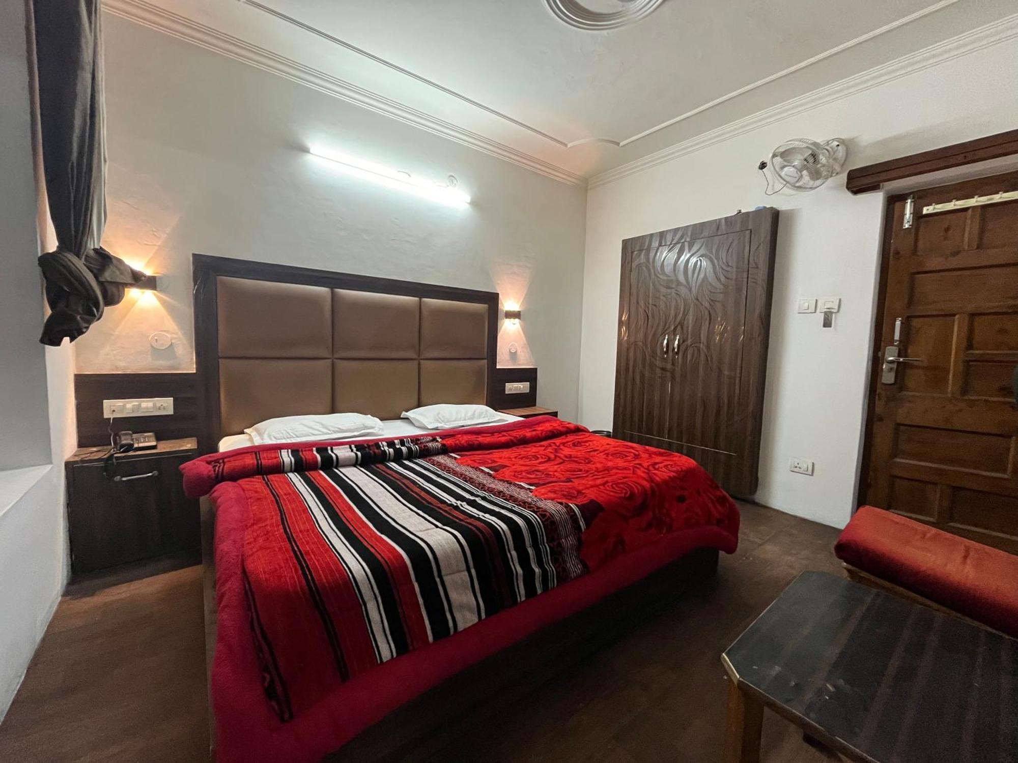 Hotel Premier Mall Road Manali Exteriér fotografie